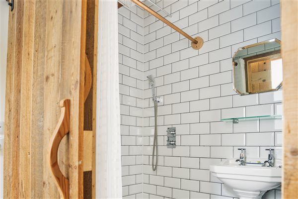 en-suite shower room